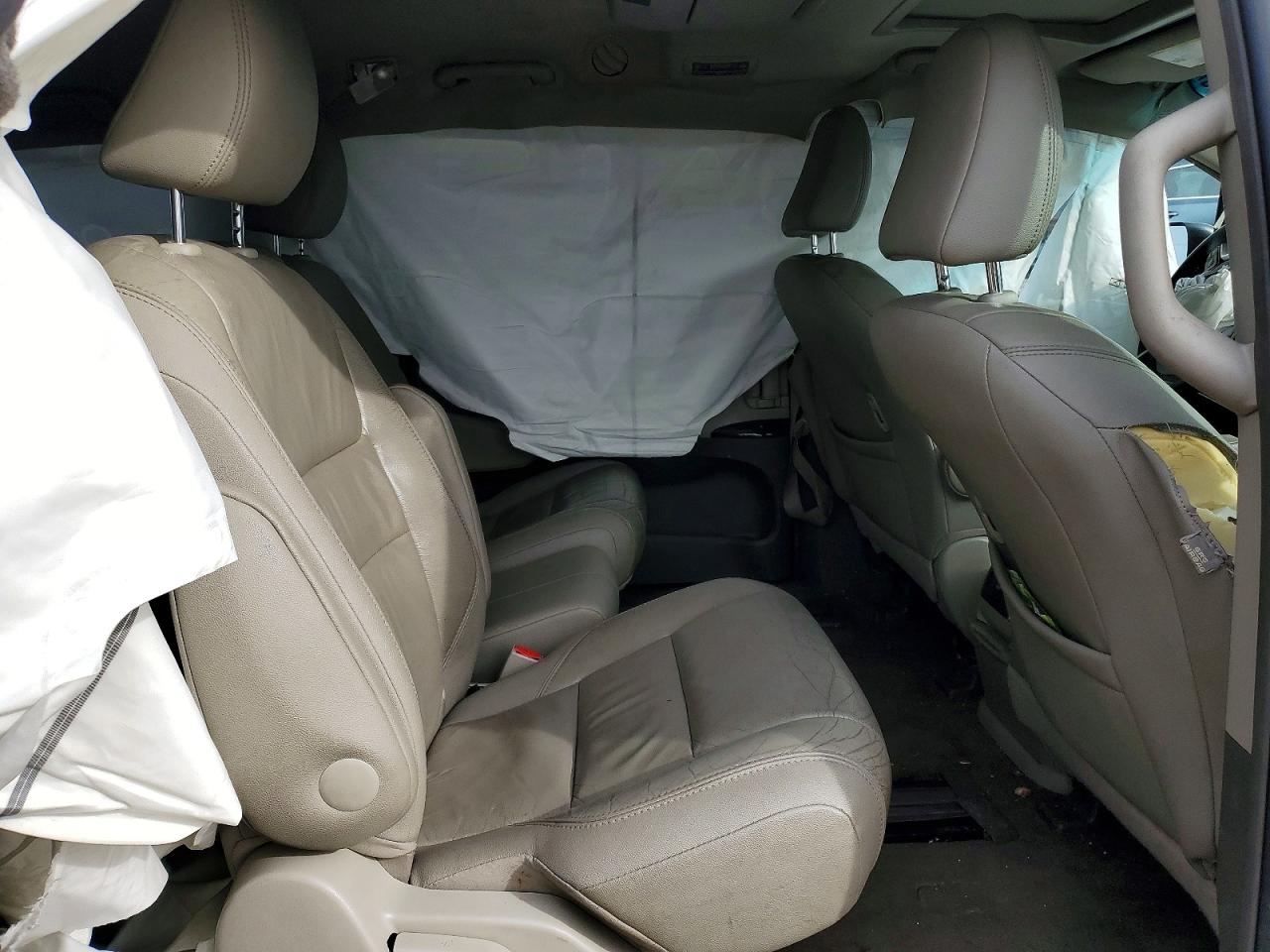 2015 TOYOTA SIENNA photo 21