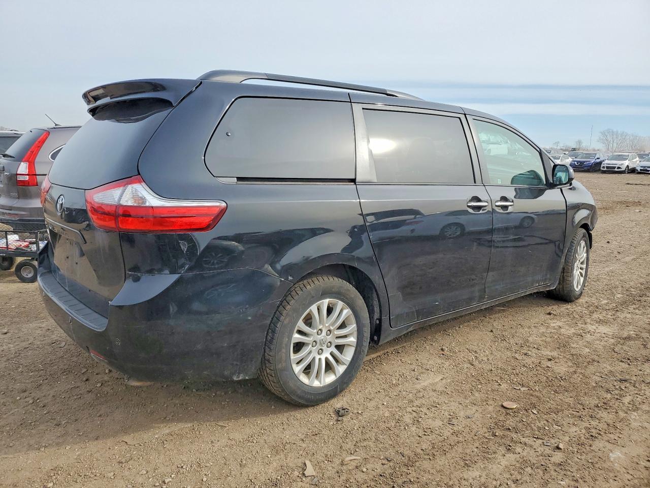 2015 TOYOTA SIENNA photo 5