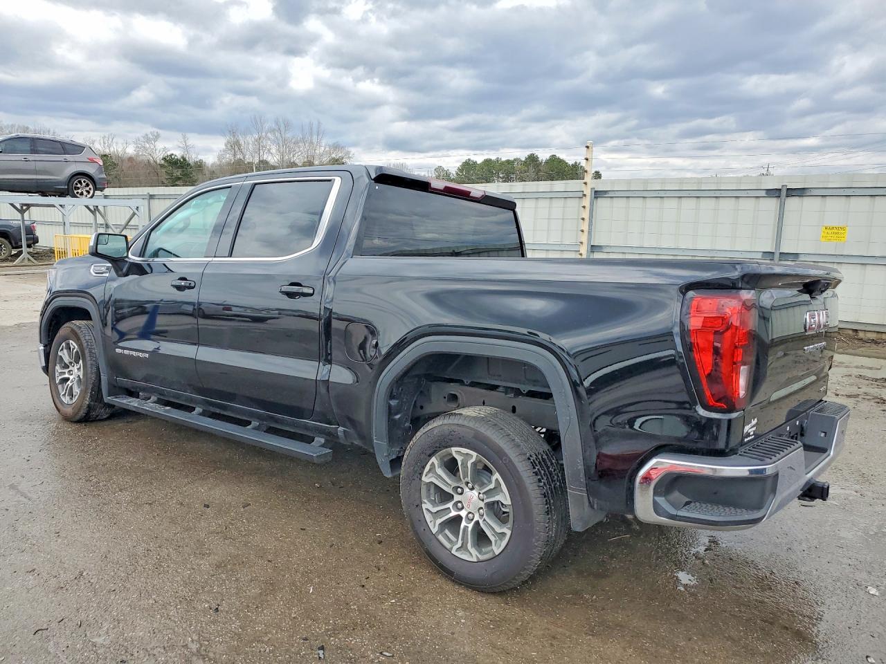 2025 GMC SIERRA C1500 SLE photo 3