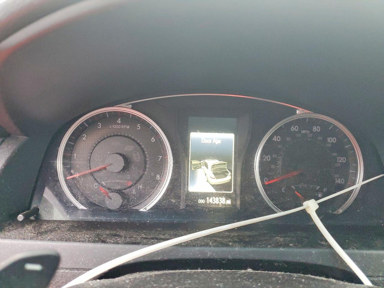 2016 TOYOTA CAMRY SE photo 9