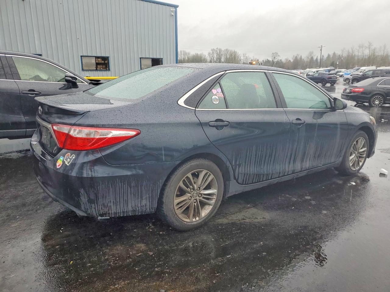 2016 TOYOTA CAMRY SE photo 3
