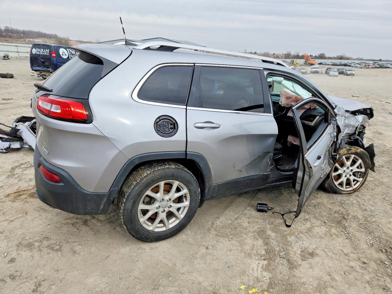 2016 JEEP CHEROKEE LATITUDE photo 9