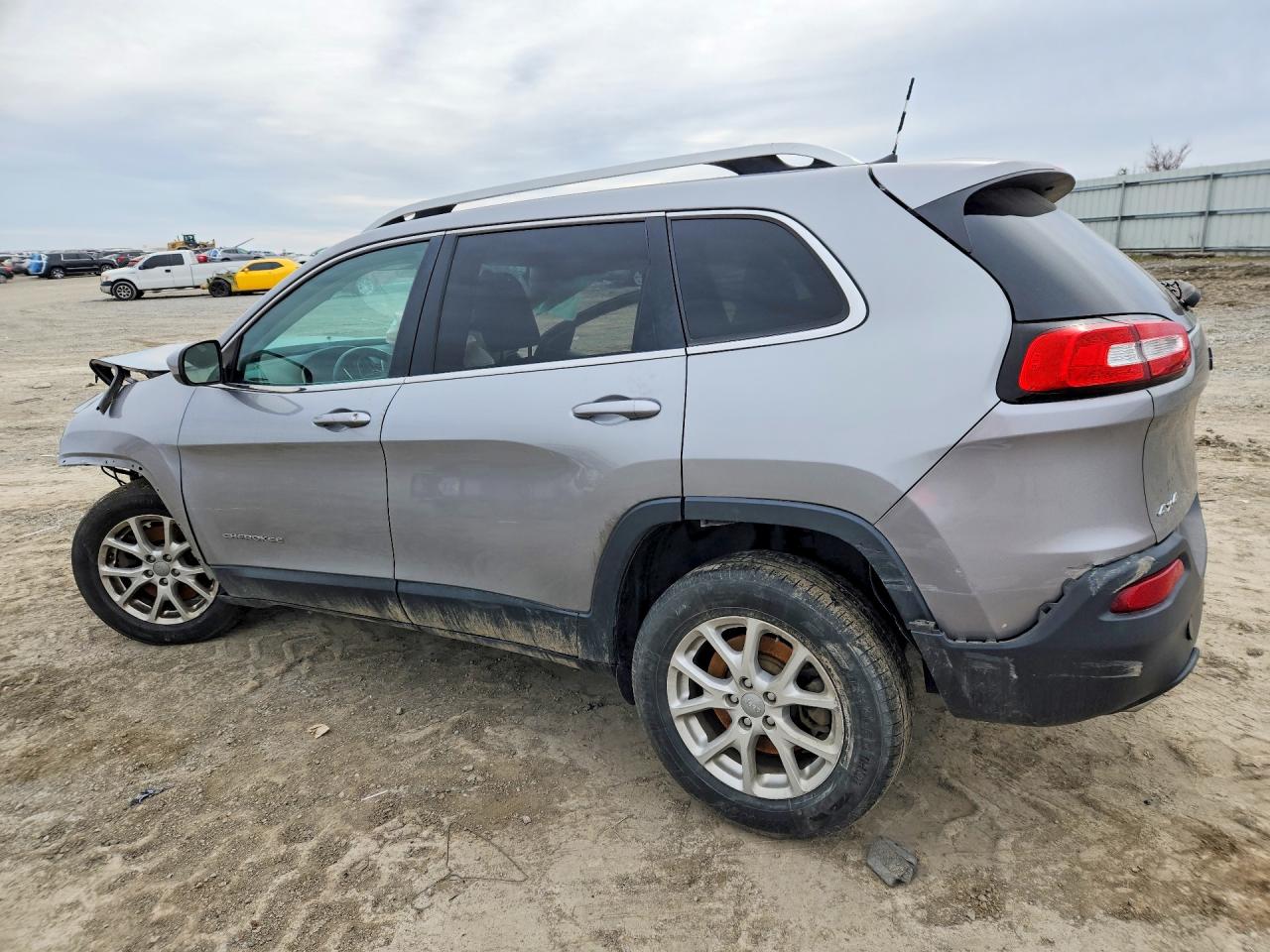 2016 JEEP CHEROKEE LATITUDE photo 5
