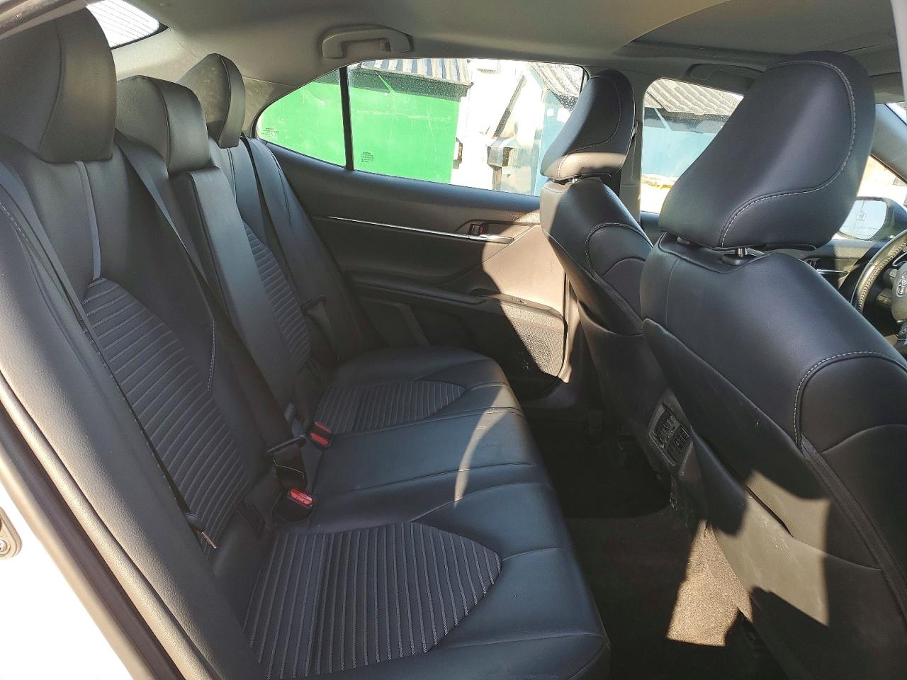 2019 TOYOTA CAMRY L photo 10