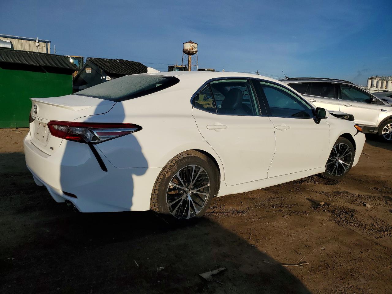 2019 TOYOTA CAMRY L photo 3