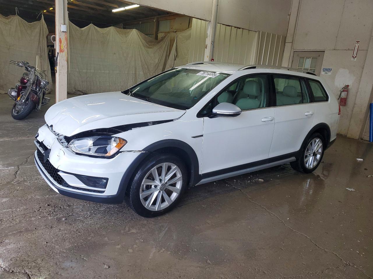 2017 VOLKSWAGEN GOLF ALLTRACK