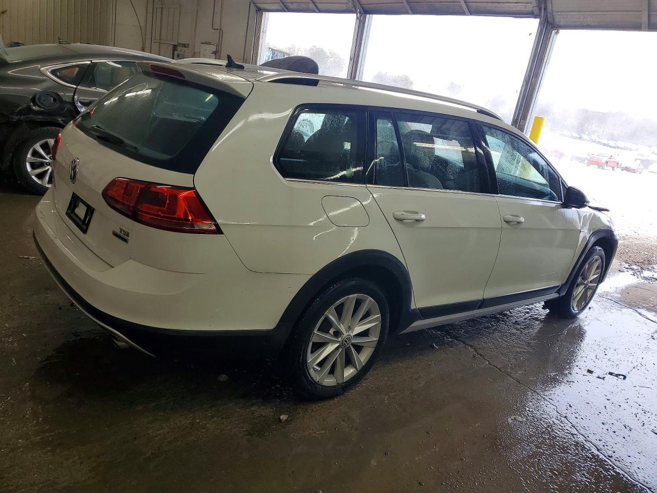2017 VOLKSWAGEN GOLF ALLTRACK S photo 7