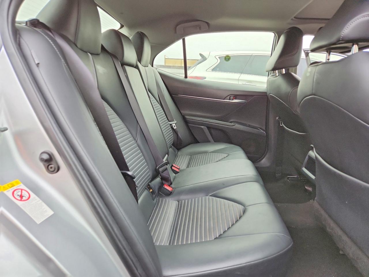 2018 TOYOTA CAMRY SE photo 19