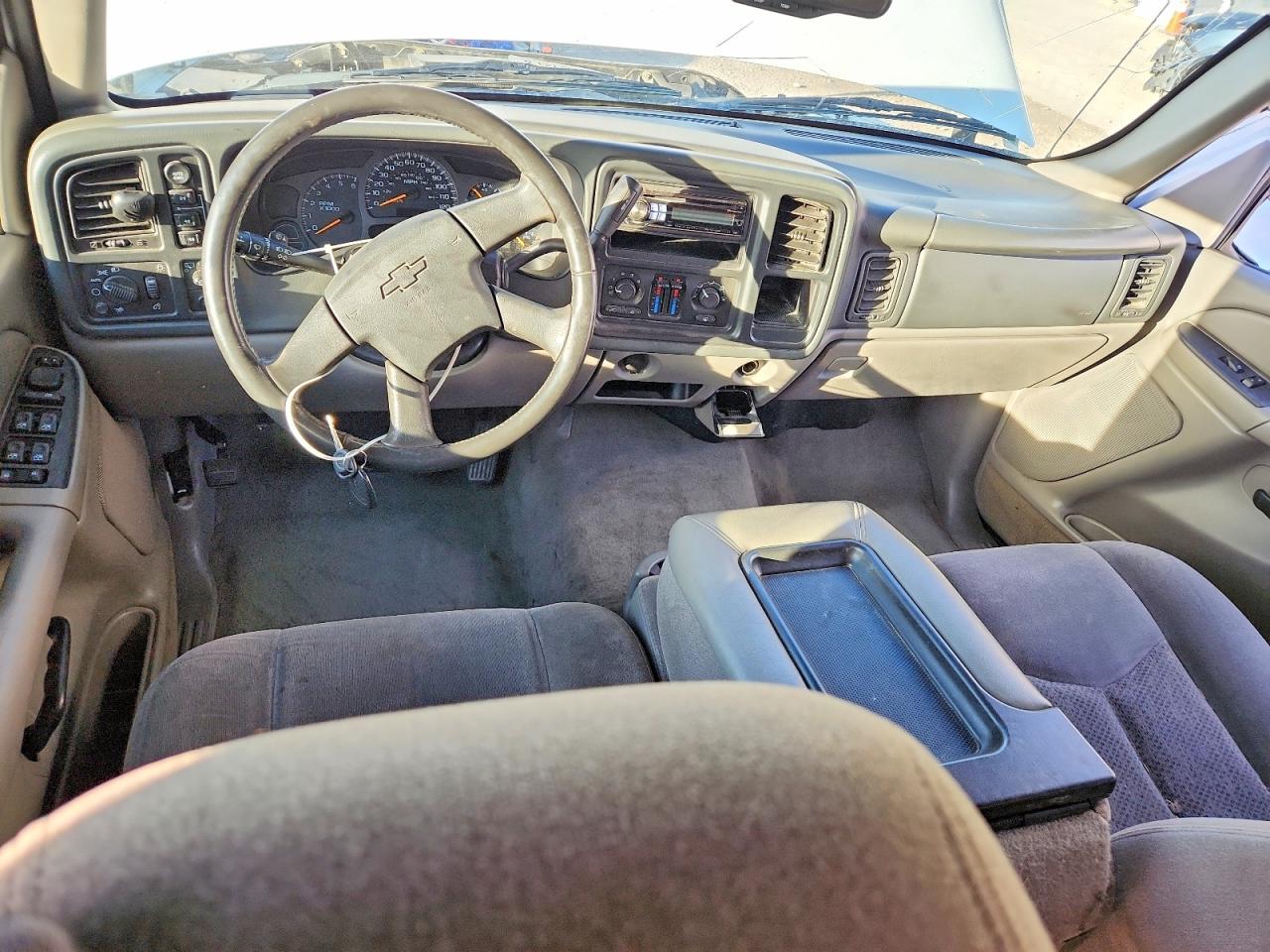 2004 CHEVROLET SUBURBAN K1500 photo 8