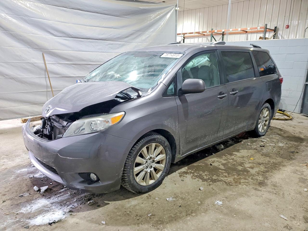 2015 TOYOTA SIENNA