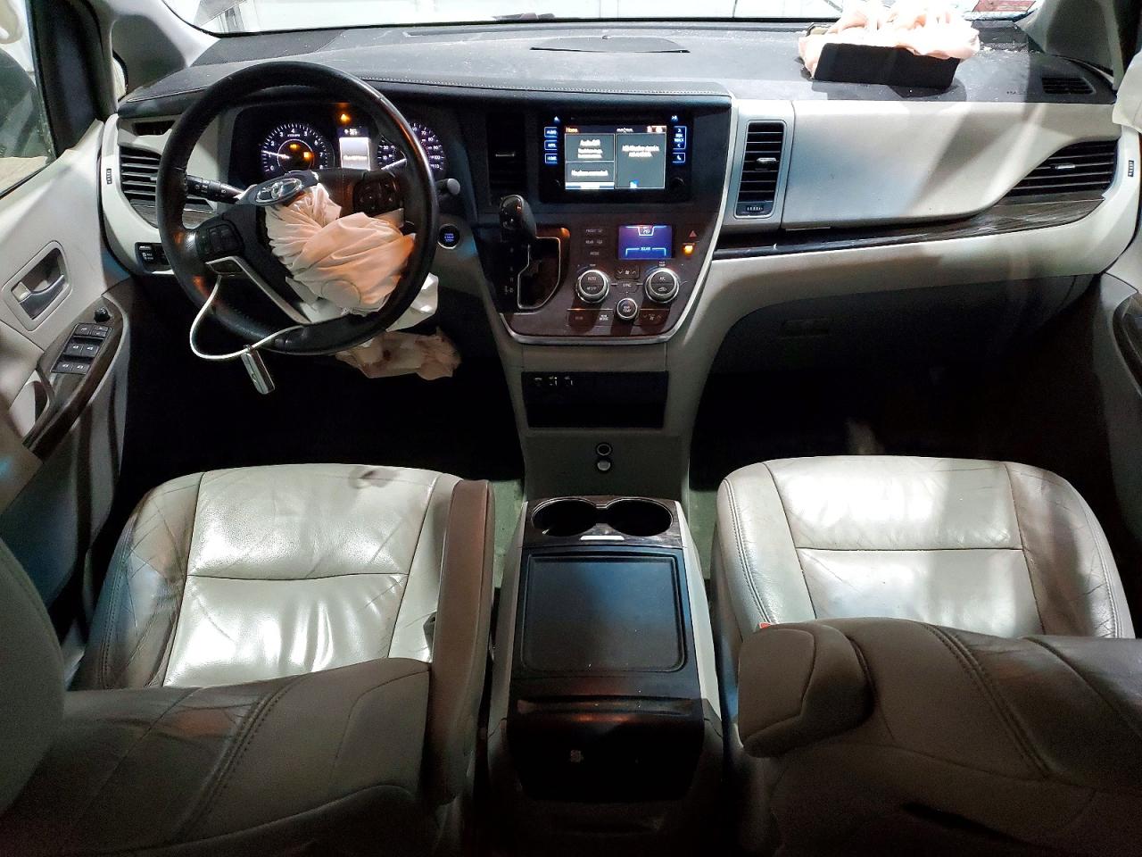 2015 TOYOTA SIENNA XLE photo 8