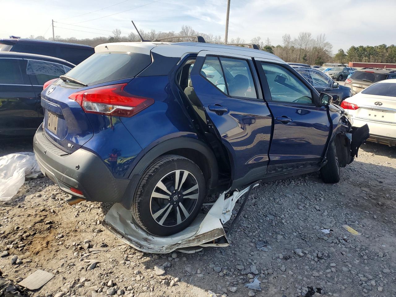 2020 NISSAN KICKS photo 3