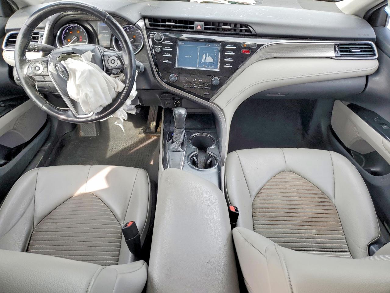 2019 TOYOTA CAMRY L photo 29
