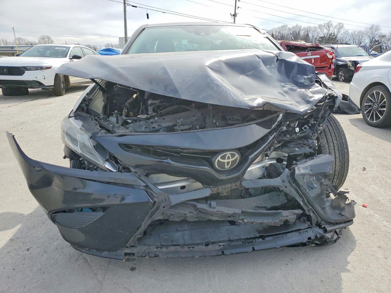 2019 TOYOTA CAMRY L photo 17