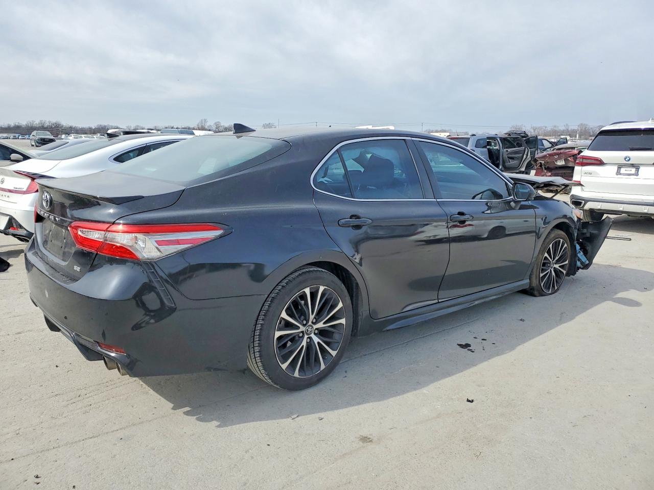 2019 TOYOTA CAMRY L photo 9