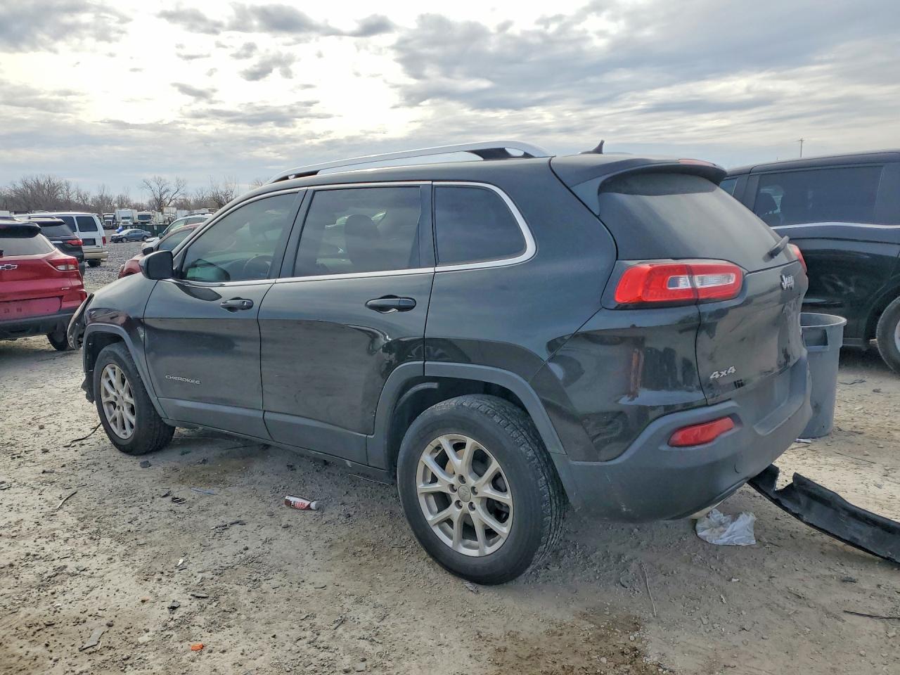 2015 JEEP CHEROKEE LATITUDE photo 2