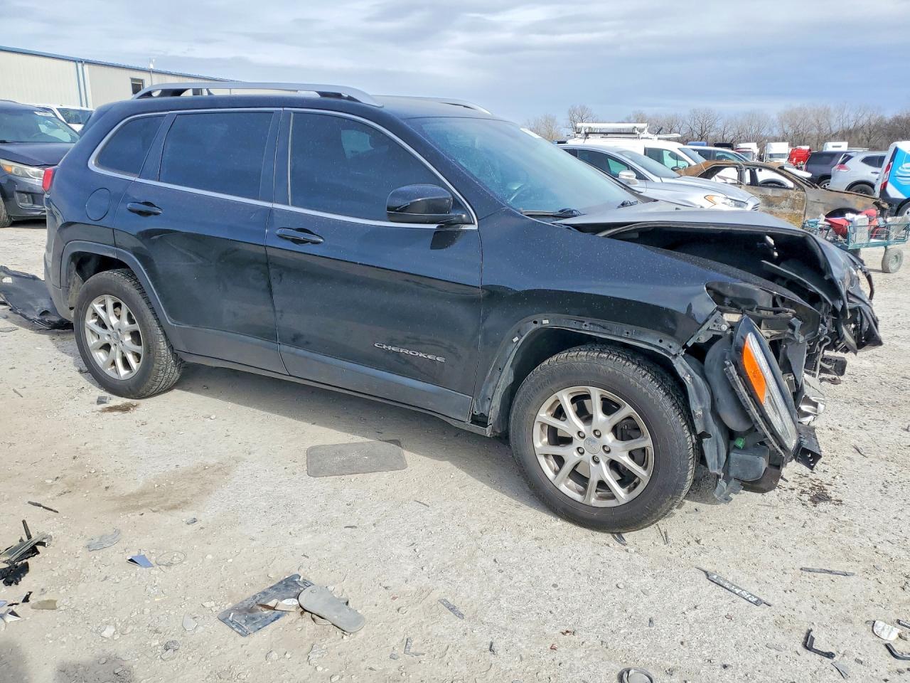 2015 JEEP CHEROKEE LATITUDE photo 4