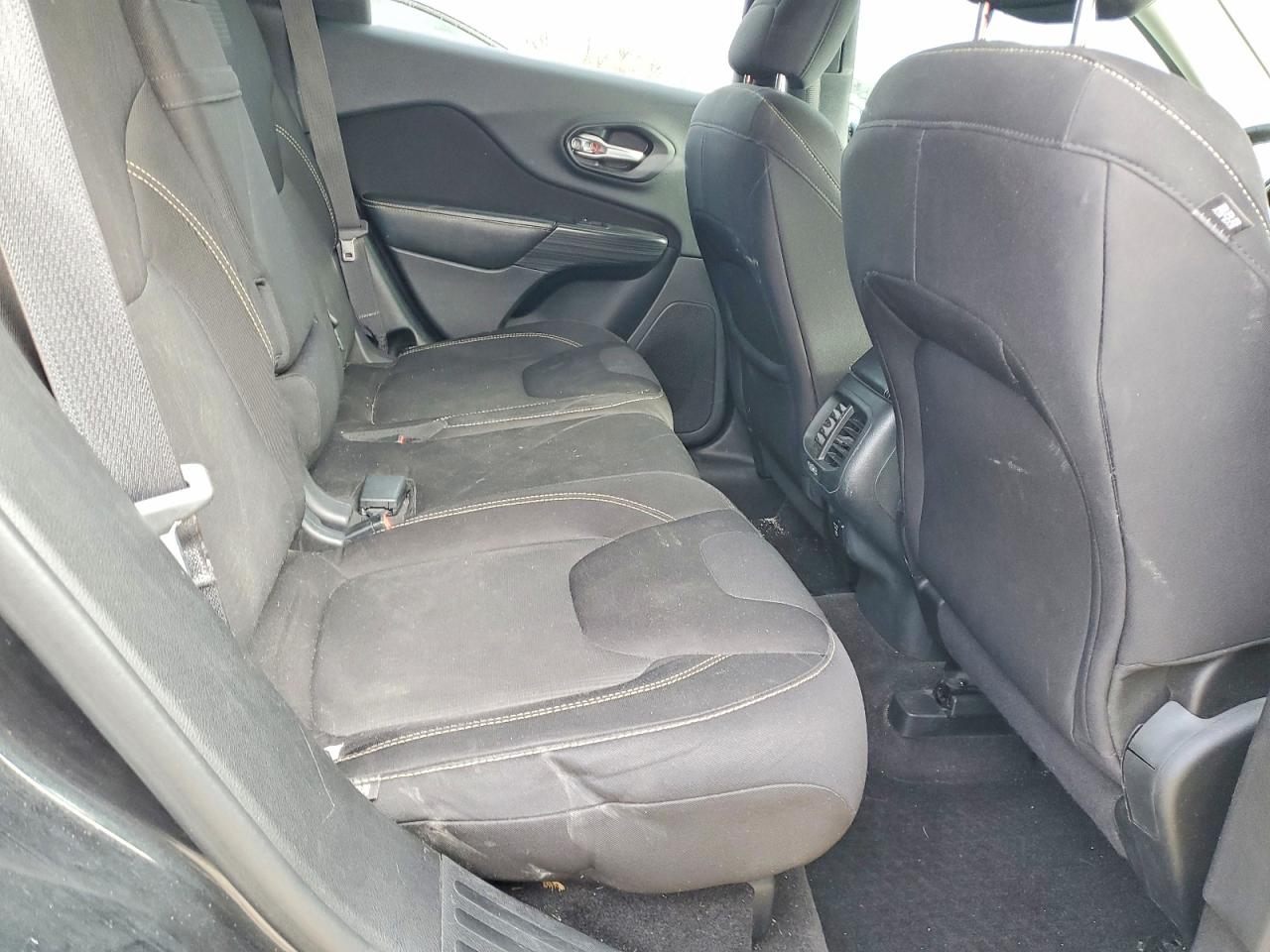 2015 JEEP CHEROKEE LATITUDE photo 11