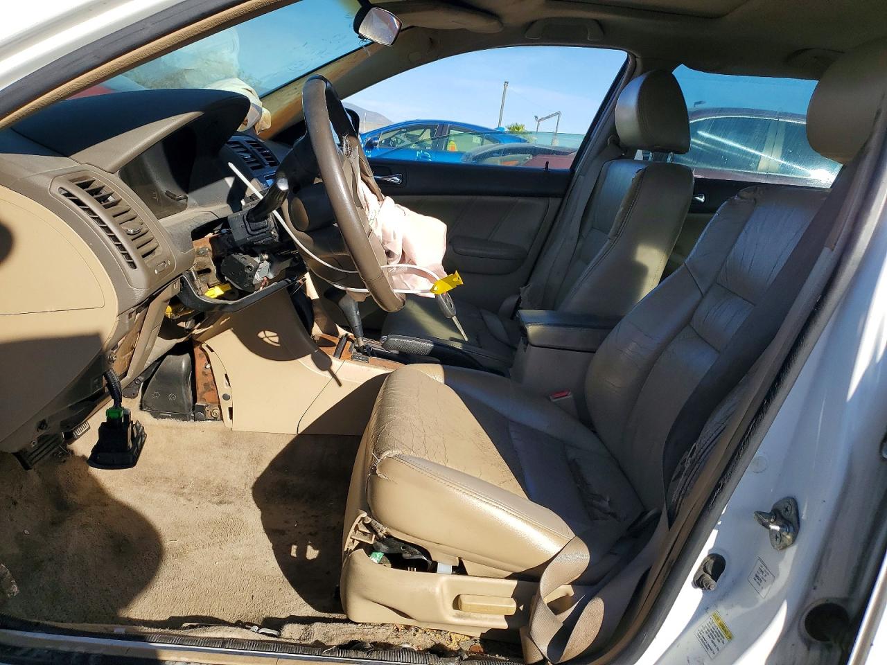 2004 HONDA ACCORD photo 19