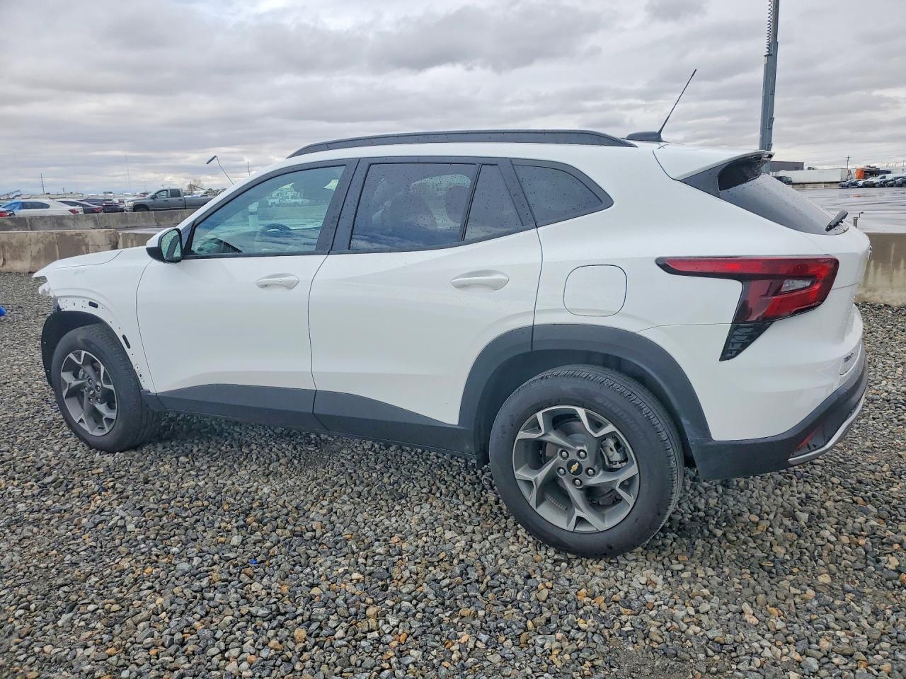 2025 CHEVROLET TRAX 1LT photo 3