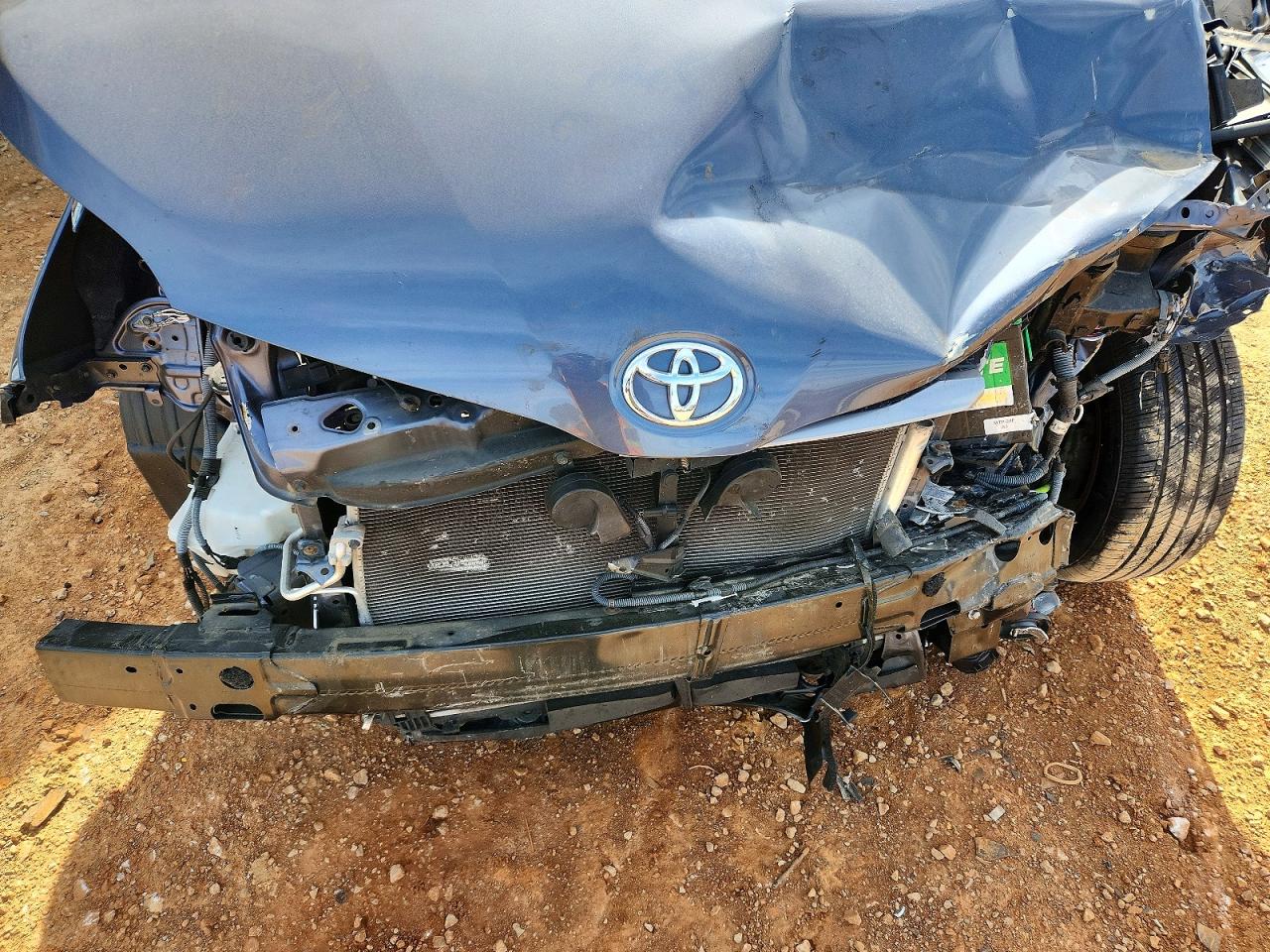 2017 TOYOTA SIENNA XLE photo 34