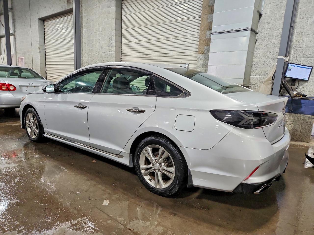 2018 HYUNDAI SONATA SPORT photo 2