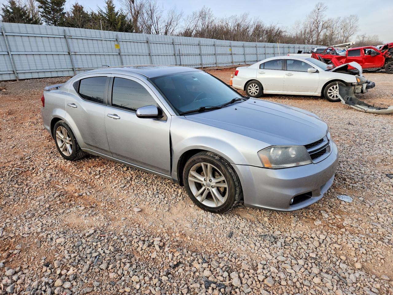 2013 DODGE AVENGER SXT photo 4