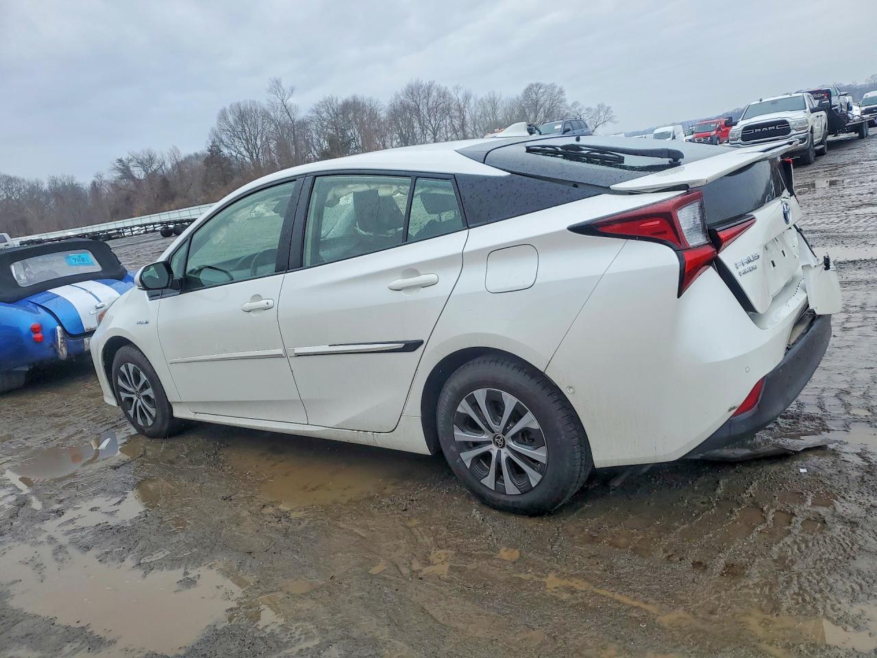 2019 TOYOTA PRIUS LE AWD-E photo 2