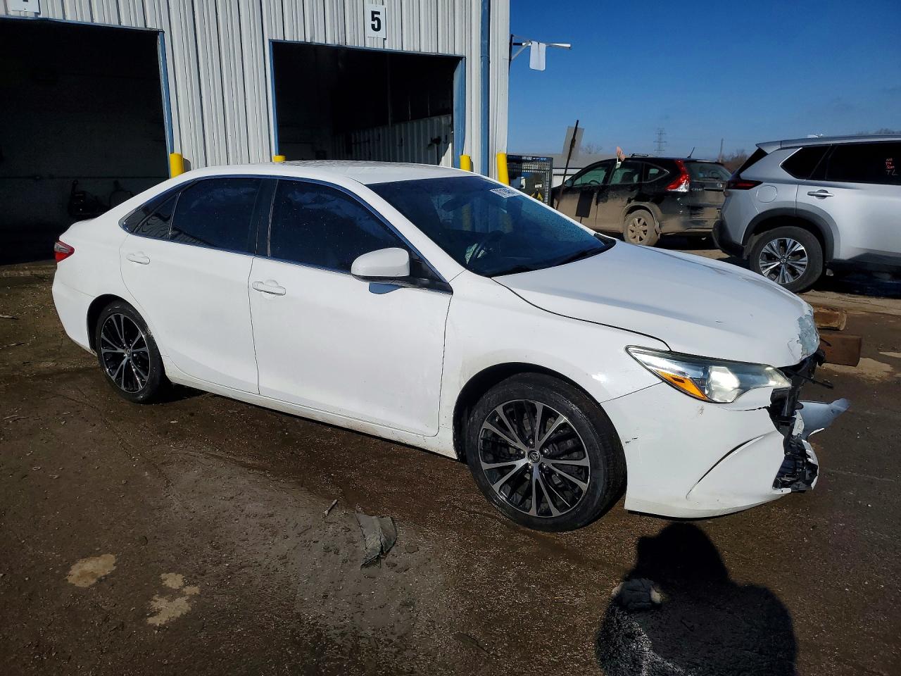 2016 TOYOTA CAMRY LE photo 4