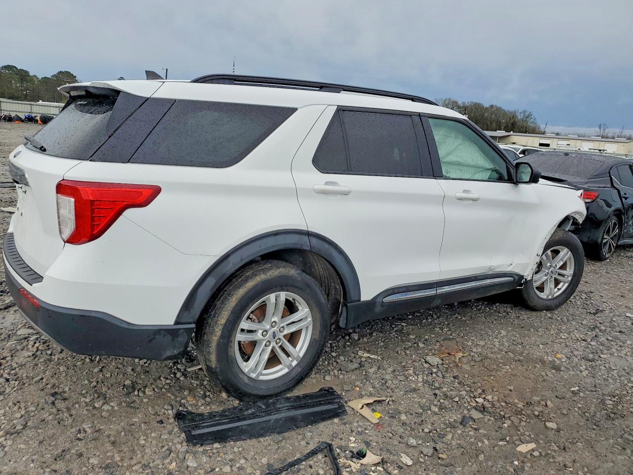 2023 FORD EXPLORER XLT photo 5