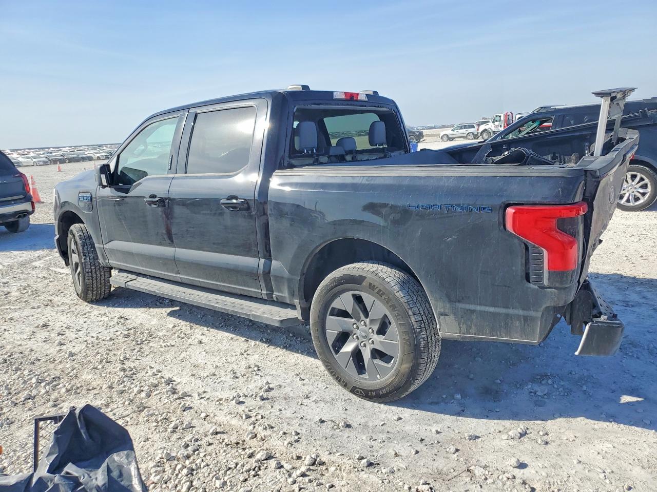 2024 FORD F150 LIGHTNING XLT photo 3