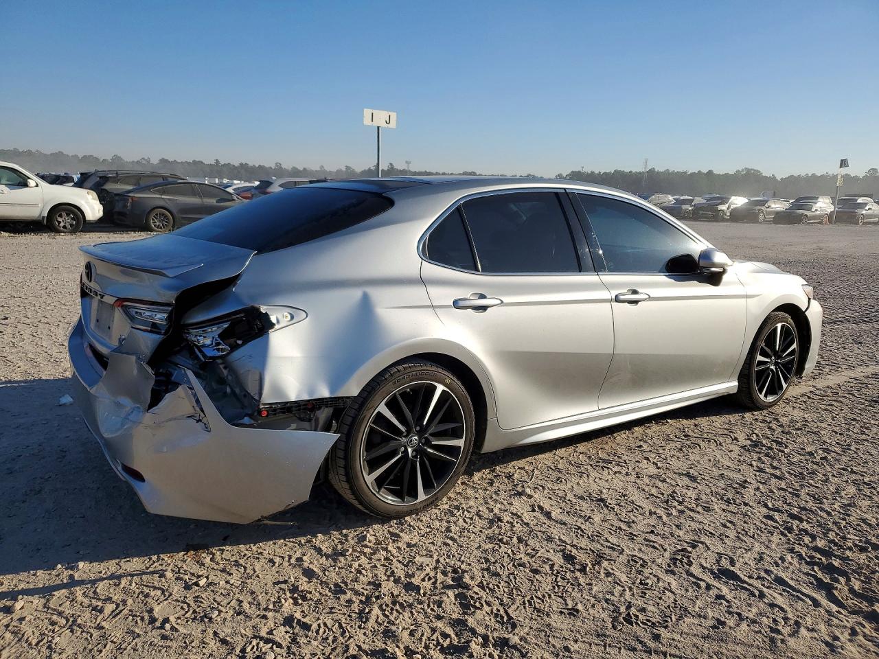 2018 TOYOTA CAMRY XSE photo 5