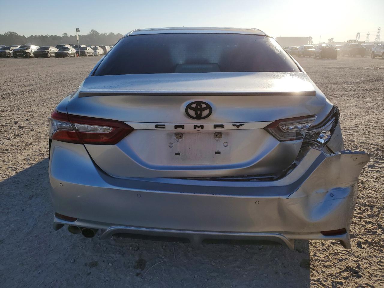 2018 TOYOTA CAMRY XSE photo 11