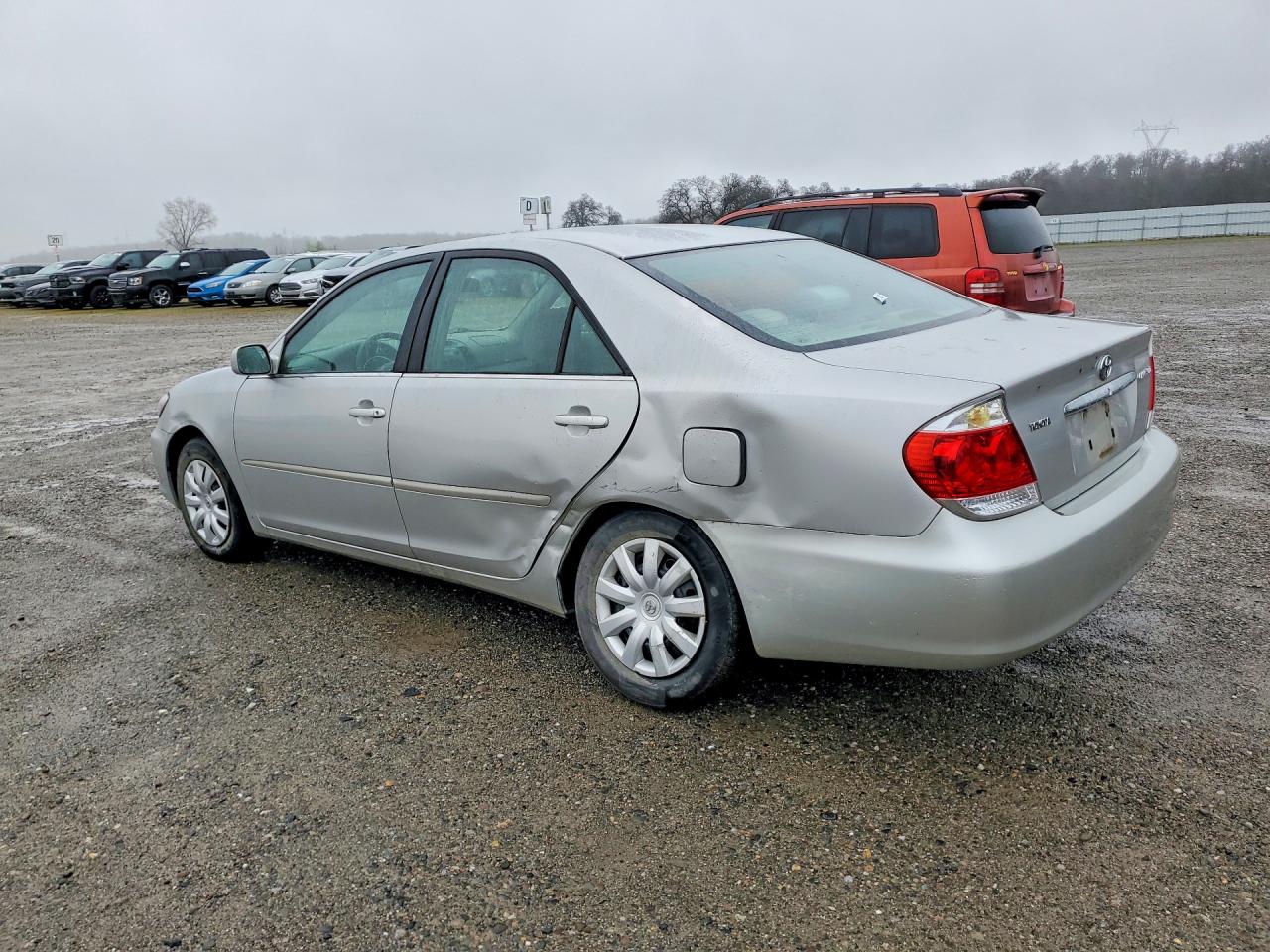 2006 TOYOTA CAMRY LE photo 3
