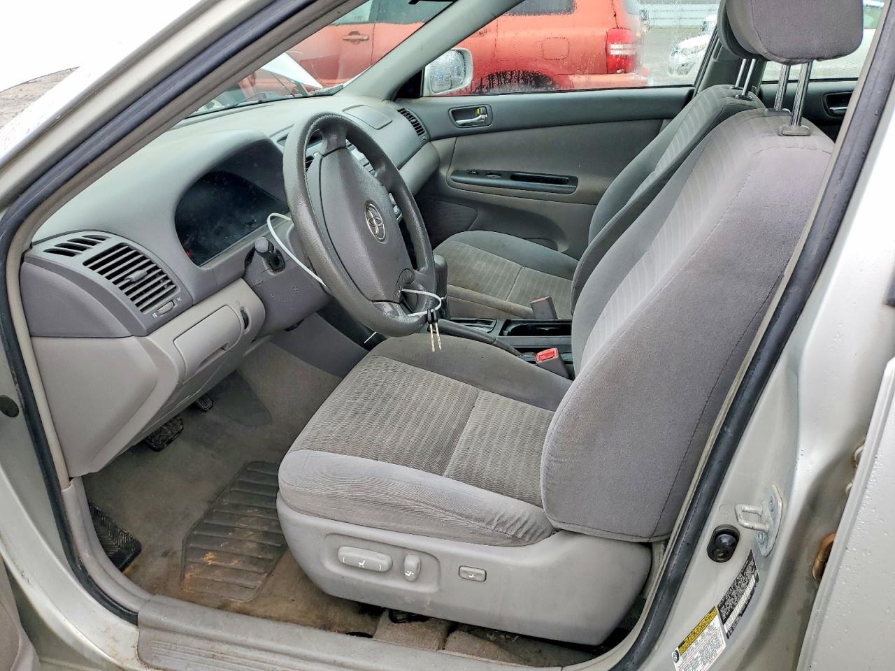 2006 TOYOTA CAMRY LE photo 13
