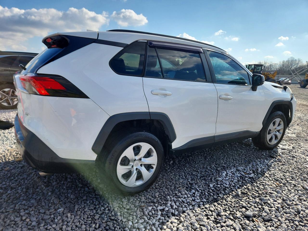 2019 TOYOTA RAV4 LE photo 3