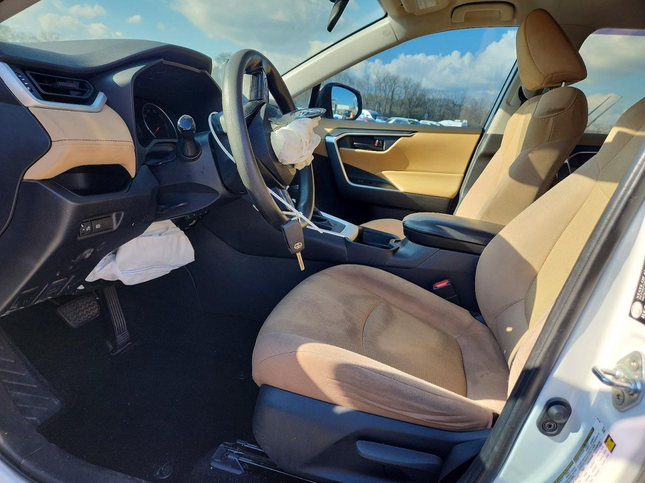 2019 TOYOTA RAV4 LE photo 7