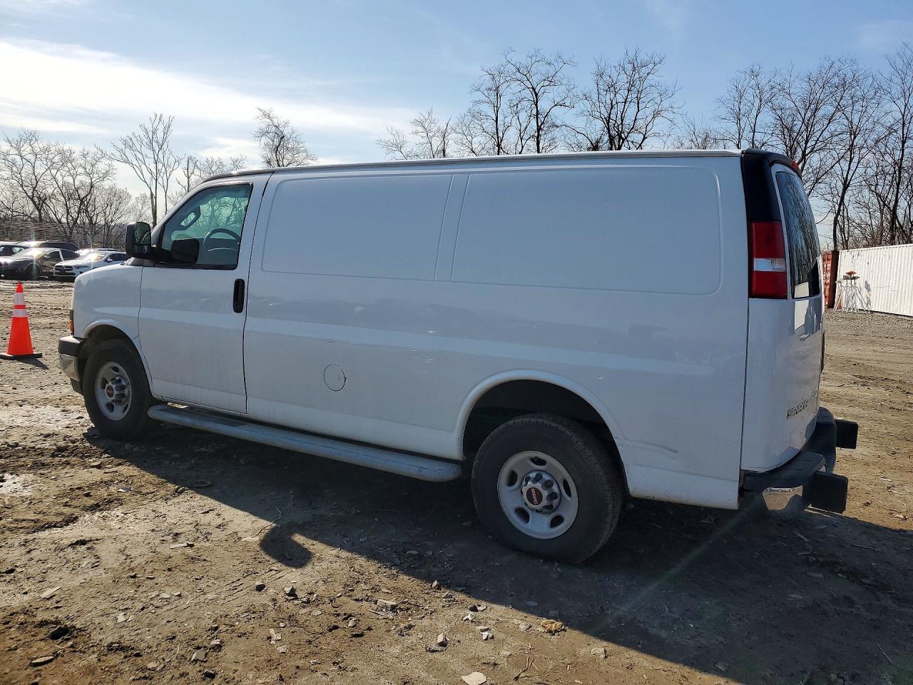 2017 GMC SAVANA 2500 CARGO UTILITY / SERVICE VAN photo 3