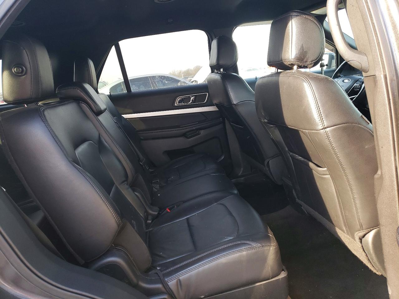 2017 FORD EXPLORER XLT photo 31