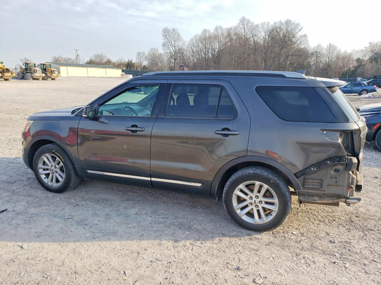 2017 FORD EXPLORER XLT photo 4