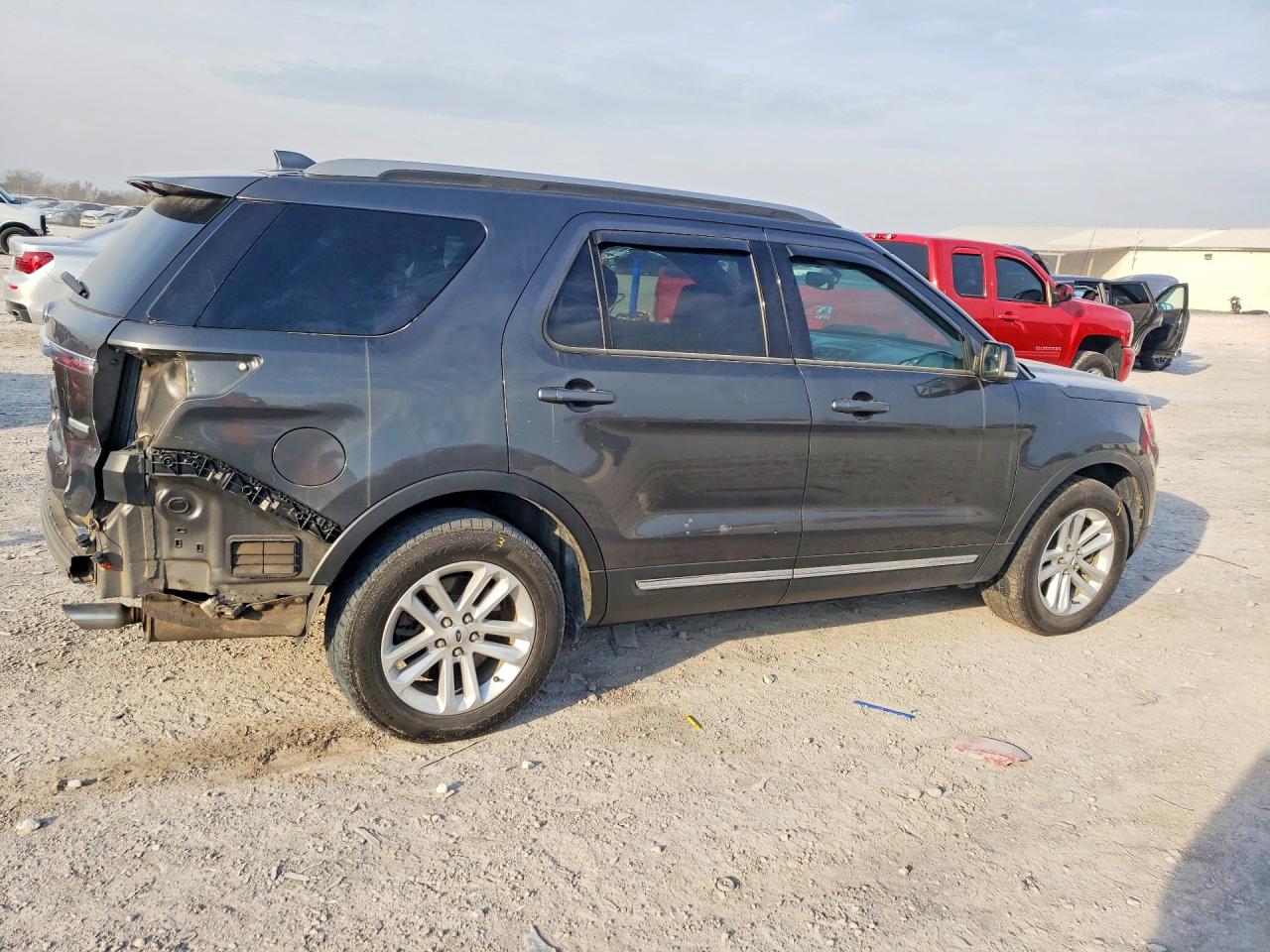 2017 FORD EXPLORER XLT photo 7