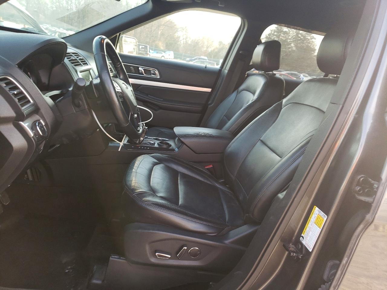 2017 FORD EXPLORER XLT photo 19