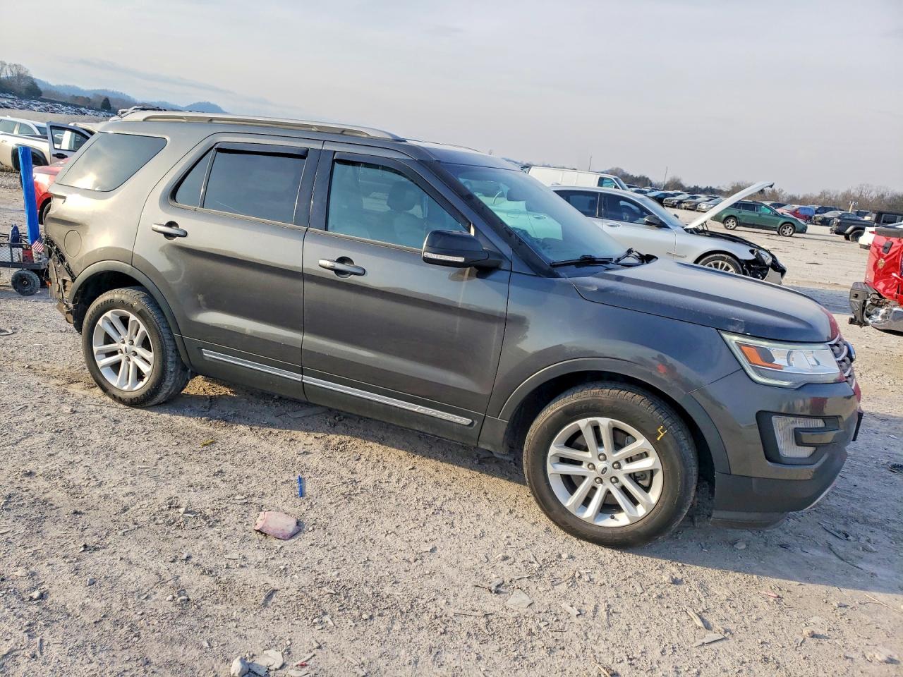 2017 FORD EXPLORER XLT photo 10