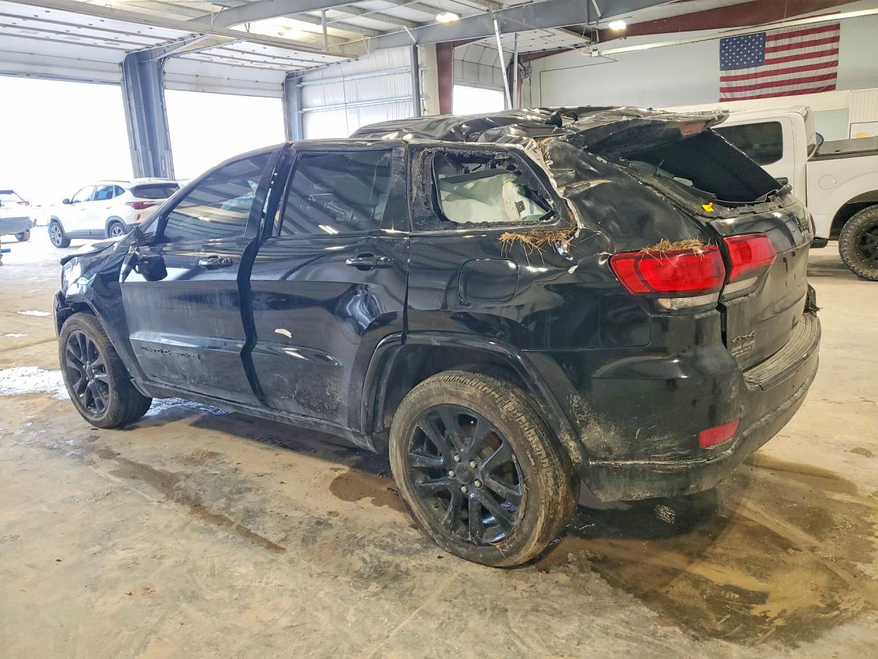 2018 JEEP GRAND CHEROKEE LAREDO photo 2
