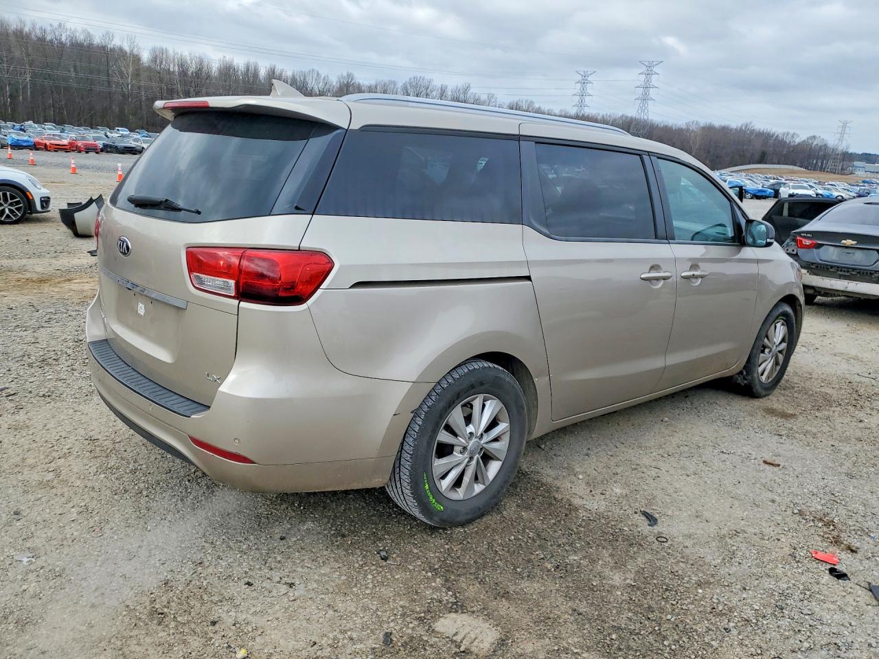 2017 KIA SEDONA LX photo 5