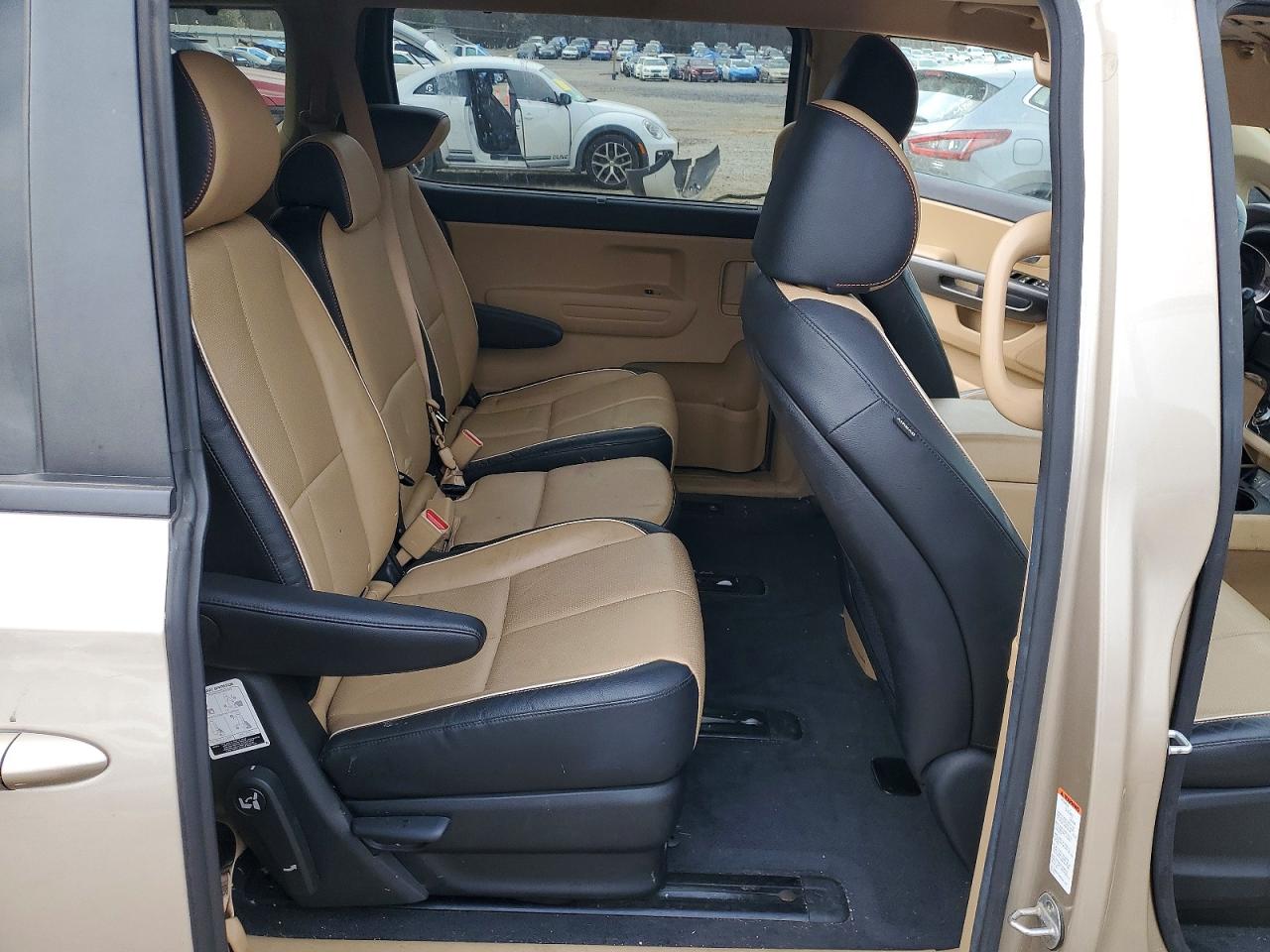 2017 KIA SEDONA LX photo 21