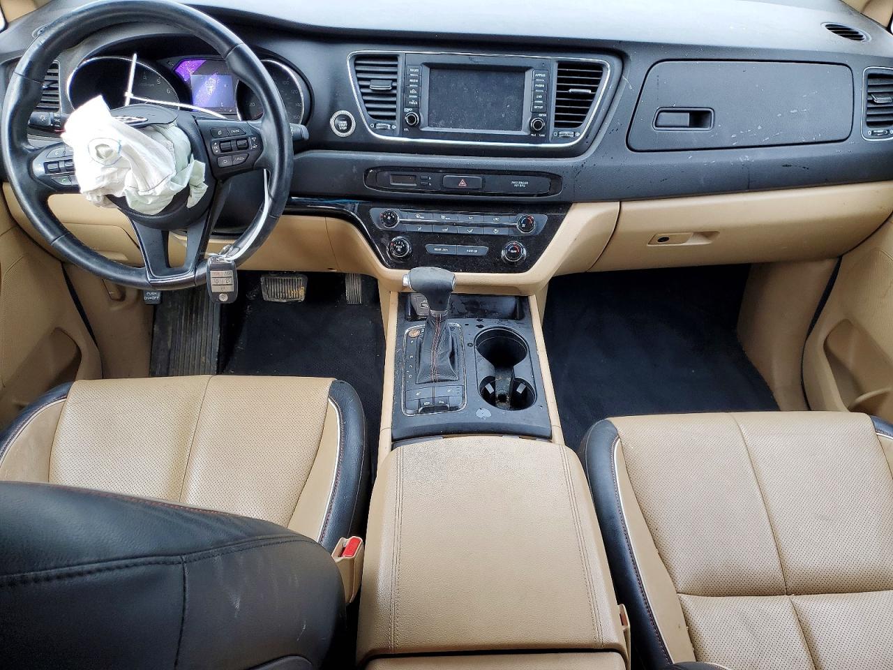 2017 KIA SEDONA LX photo 15