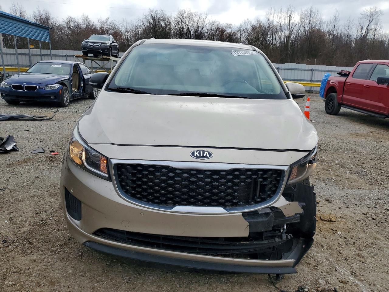 2017 KIA SEDONA LX photo 9