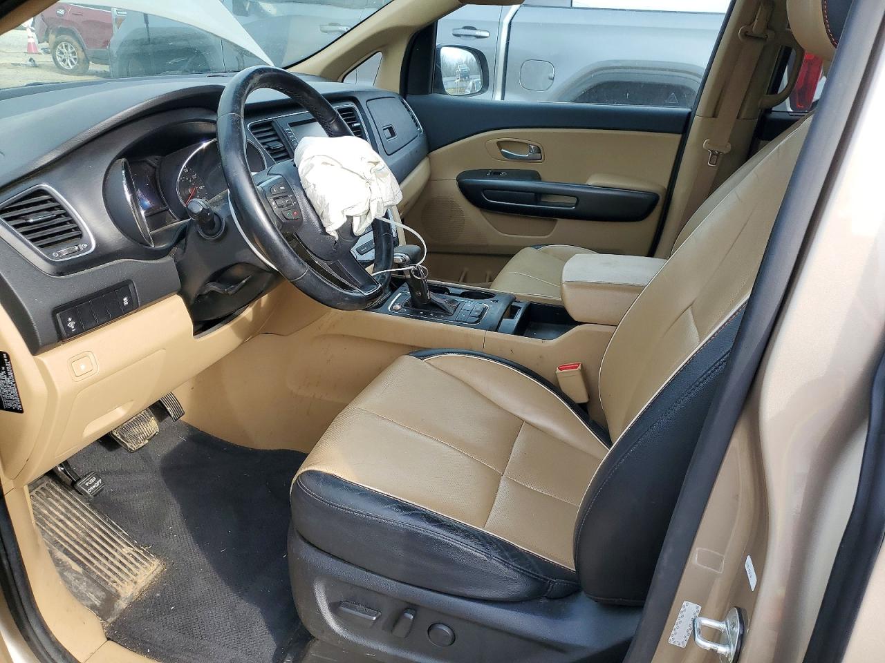 2017 KIA SEDONA LX photo 13