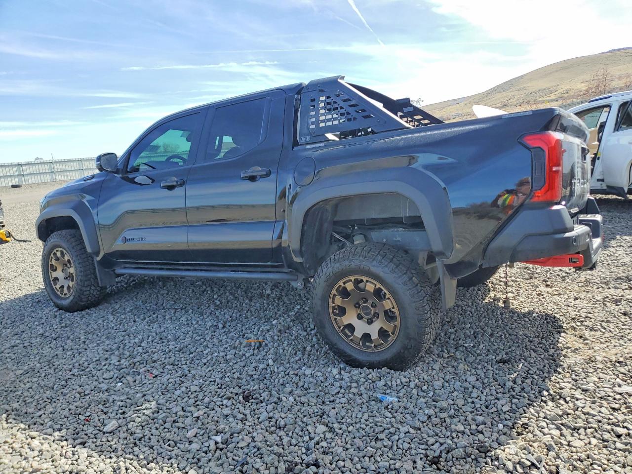 2024 TOYOTA TACOMA DOUBLE CAB photo 3